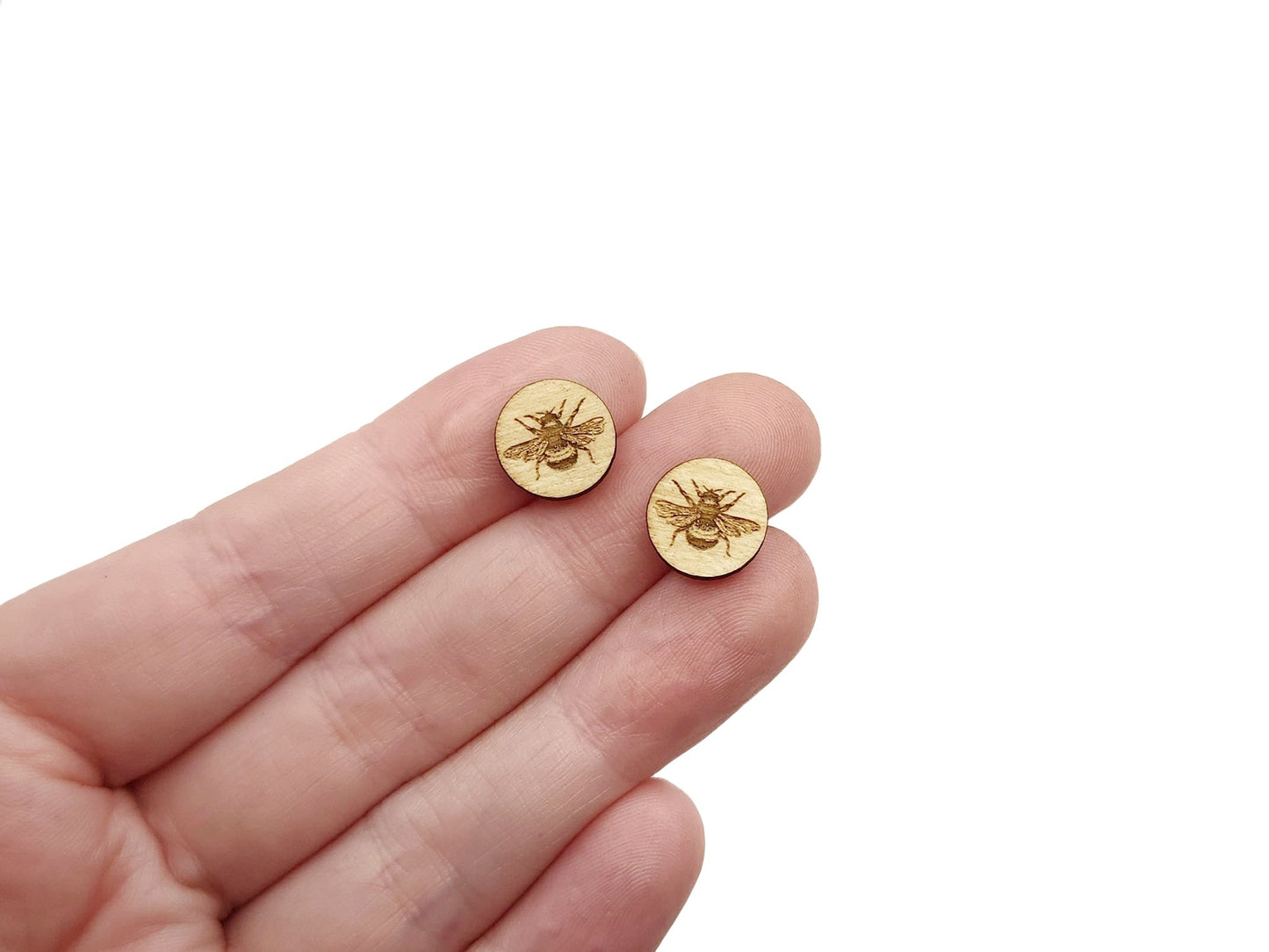 Bumble Bee Engraved Round Wood Cabochon Stud Earring Blanks